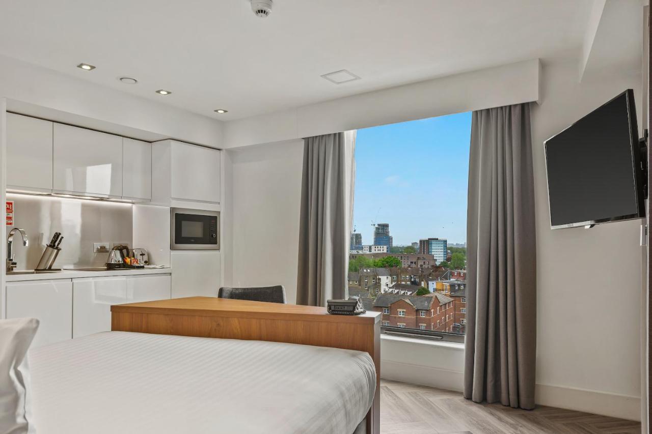 Апарт-отель Roomzzz Stratford
