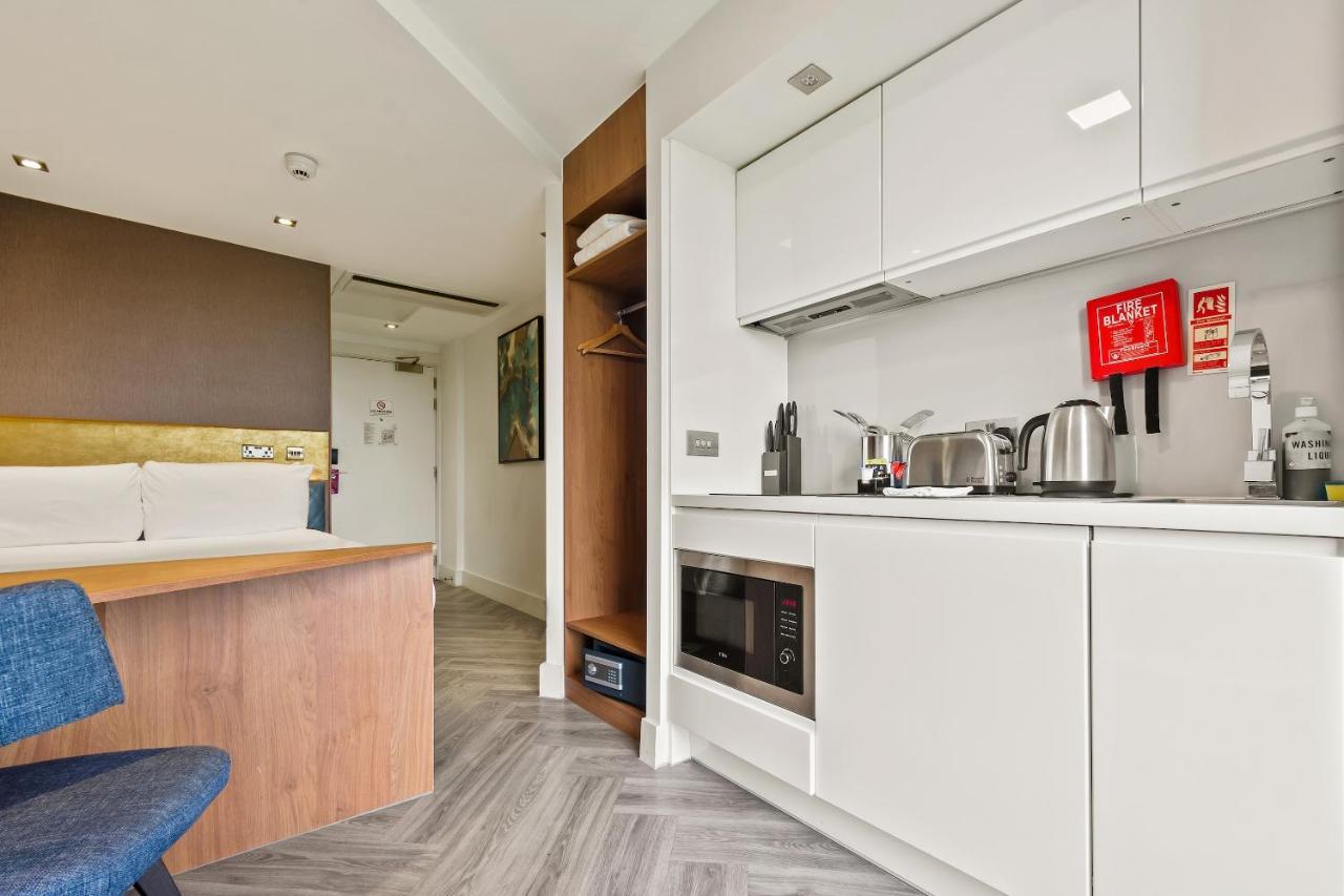 Roomzzz Stratford Londra