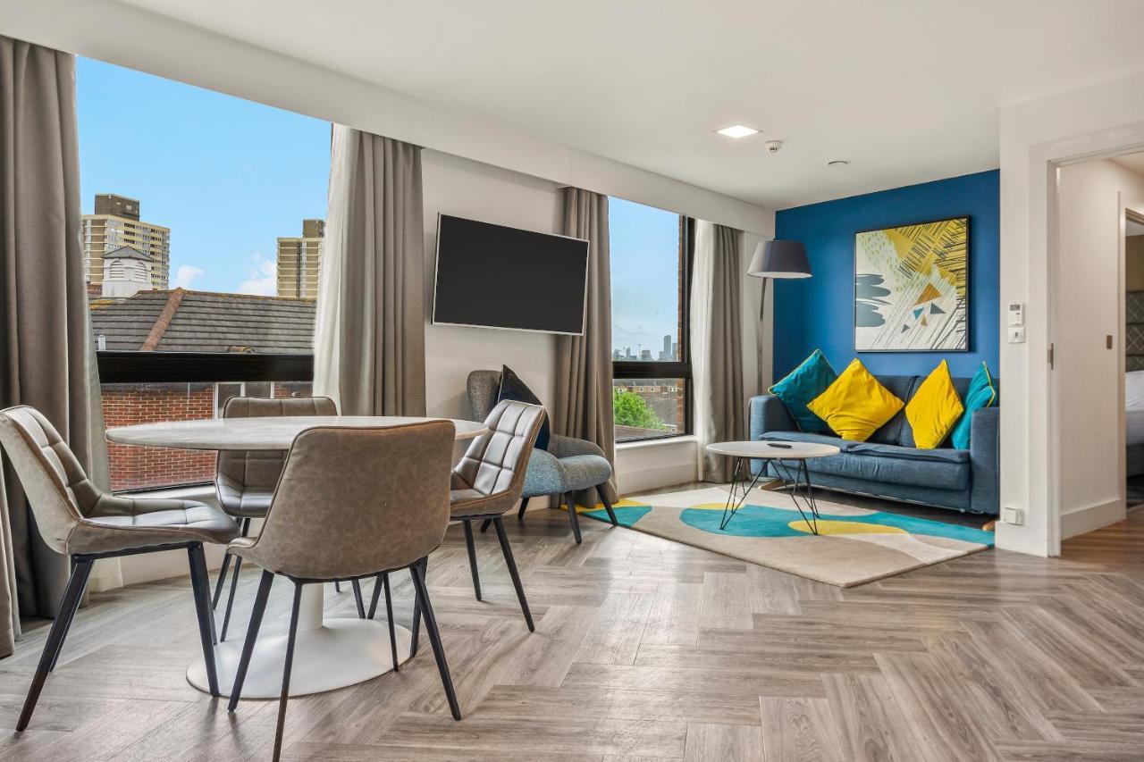 Roomzzz Stratford Апарт-отель