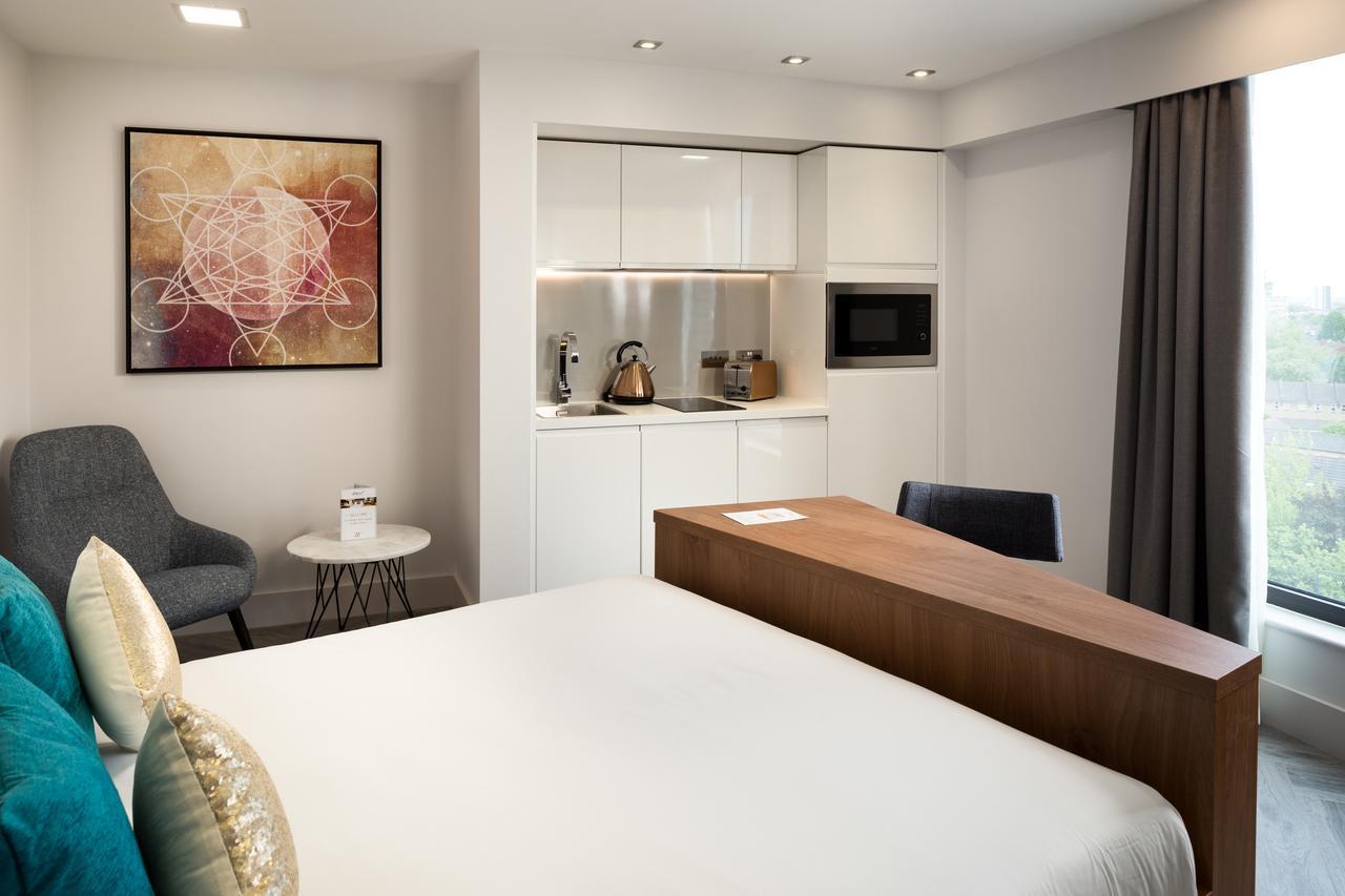 Roomzzz Stratford Apartahotel 4*